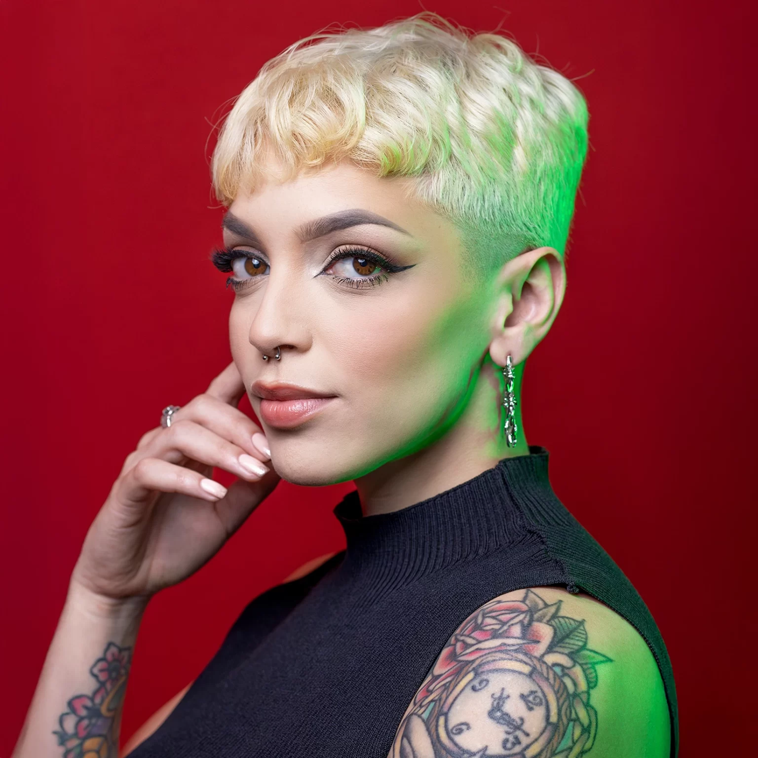 Imagem feminina capturada em estúdio profissional