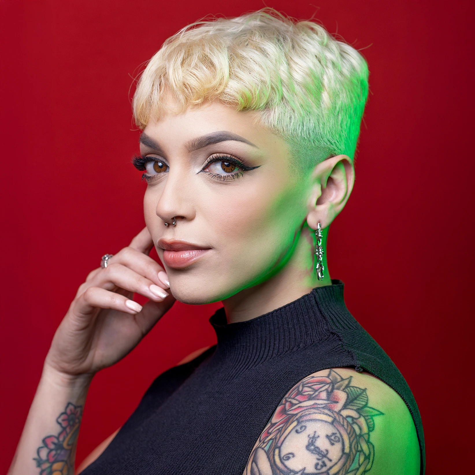 Imagem feminina capturada em estúdio profissional