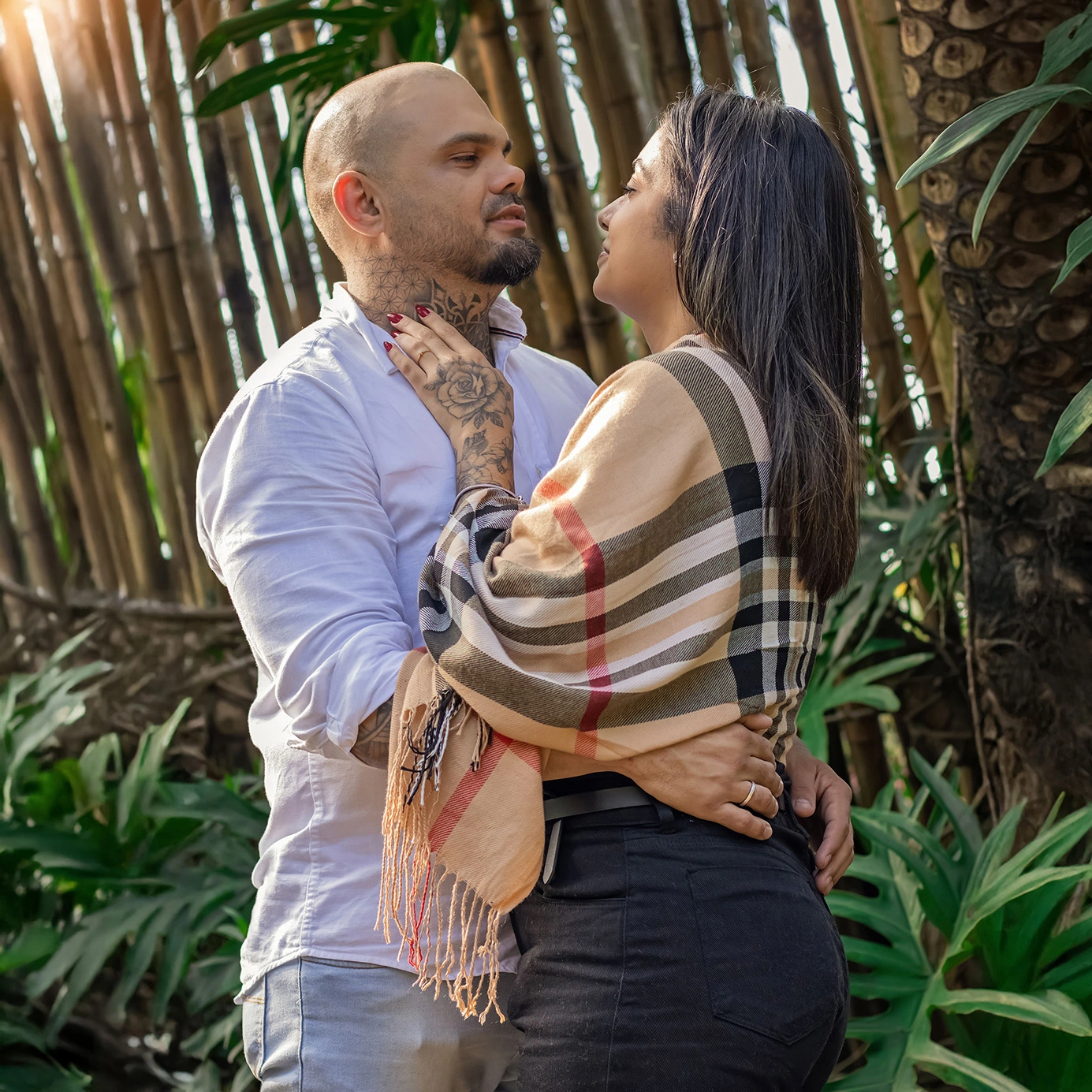 Ensaio pré-casamento em Curitiba com fotos naturais e românticas