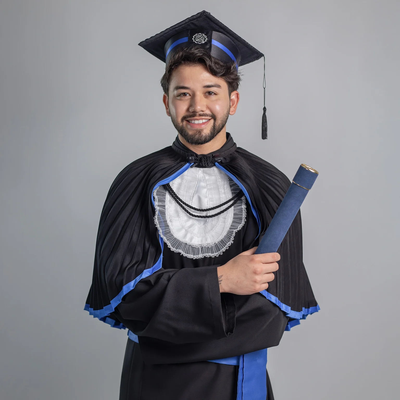 Retrato masculino de formatura em Curitiba com estilo elegante