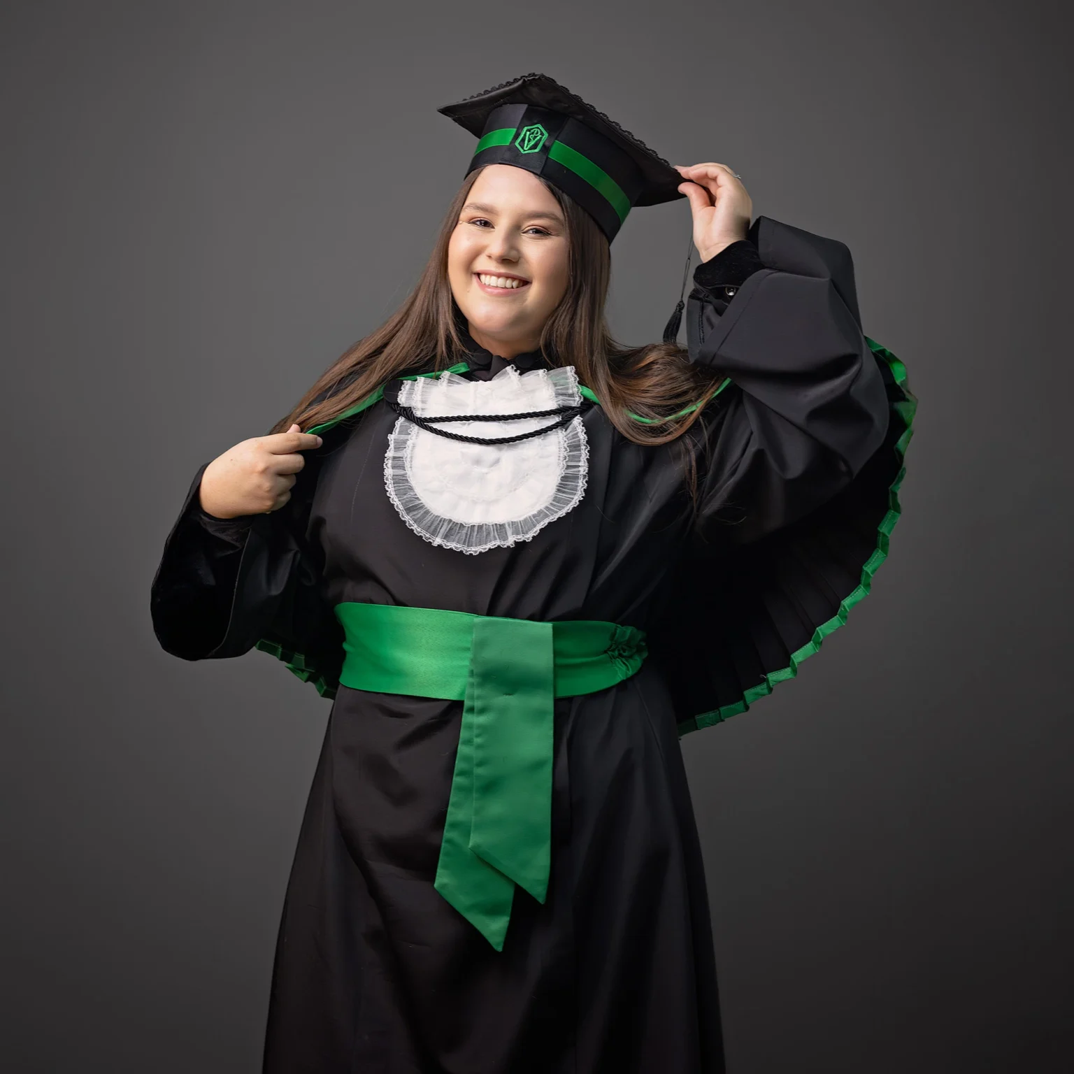 Retrato de formatura em Curitiba com expressão leve